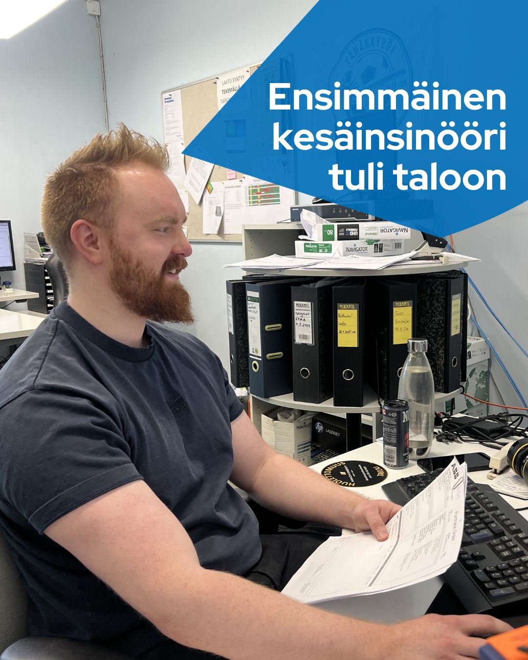 🔷 Kesäinsinööri tuli taloon! Tänä kesänä Scansololla aloitti neljä kesätyöntekijää tuotannossa sekä yrityksen historian ensimmäinen kesäinsinööri.
Vaasan ammattikorkeakoulussa (@vamkofficial) kone- ja tuotantotekniikkaa opiskeleva Miko Nostaja liikkuu kesän aikana sujuvasti toimiston ja hallin välillä. Päiviin kuuluu muun muassa lähetyksiä, käytännön töitä, myyntiin ja ostoihin liittyviä tehtäviä sekä tuotannon arjen opettelua uudesta näkökulmasta.
– Aiemmasta kokemuksesta on ollut hyötyä, koska tiedän jo valmiiksi, miten hommat käytännössä etenevät, Miko kertoo.
👉 Mitä kaikkea kesäinsinöörin työpäiviin kuuluu? Katso tästä: scansolo.fi/kesainsinoori
#teollisuus #rekry #työntekijätarina #vamk