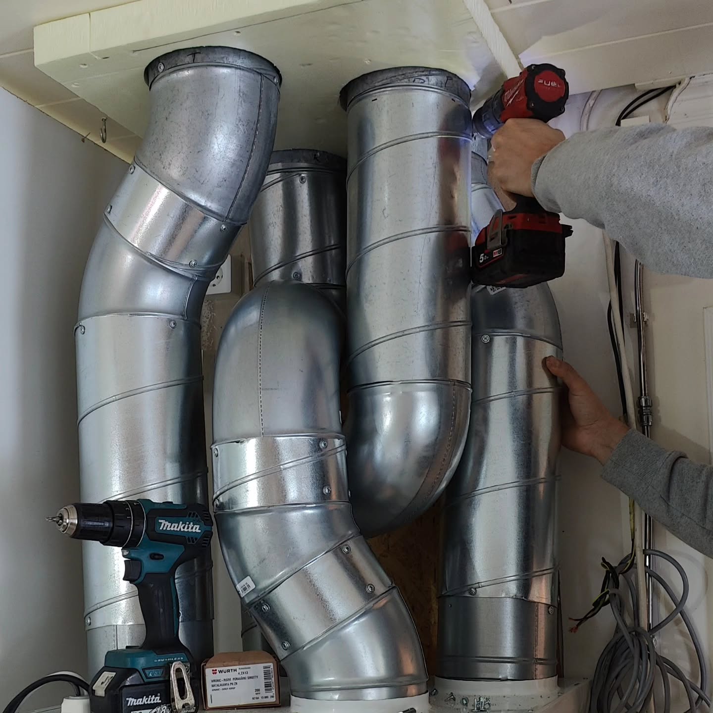 Pitkästä aikaa muutama kuva tännekkin👍🏼
Olipa ilmanvaihtosi huollon tai esim. kokonaan vaihdon tarpeessa niin älä epäröi ottaa yhteyttä 😉
tuomas@ivhuoltopeltola.fi
044 513 0690
www.ivhuoltopeltola.fi
#ivpuhdistus #ilmanvaihto #vallox #huoltotyöt #saneeraus #ilmamäärienmittausjasäätö #asennustyö #vaihtamallaparanee