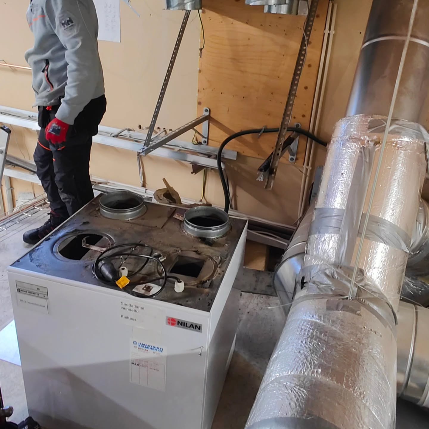 Pitkästä aikaa muutama kuva tännekkin👍🏼
Olipa ilmanvaihtosi huollon tai esim. kokonaan vaihdon tarpeessa niin älä epäröi ottaa yhteyttä 😉
tuomas@ivhuoltopeltola.fi
044 513 0690
www.ivhuoltopeltola.fi
#ivpuhdistus #ilmanvaihto #vallox #huoltotyöt #saneeraus #ilmamäärienmittausjasäätö #asennustyö #vaihtamallaparanee