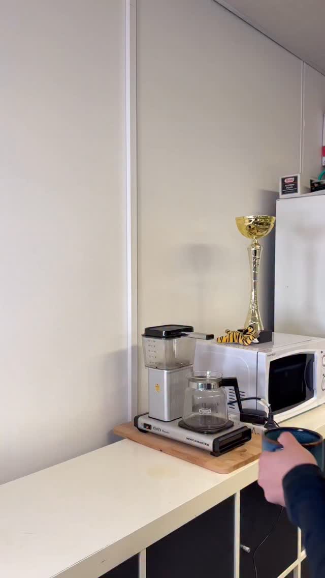 🔥POWER CUPIN AVAJAISTEN ARTISTI ON VIHDOIN TÄÄLLÄ🔥
Power Cup 2026 starttaa rytinällä, kun avajaisten lavalle nousee yksi Suomen uuden aallon kovimmista nimistä – Ares 😍🔥🎶
Itsevarmuutta huokuva ja energinen Ares tunnetaan kovatasoisista livevedoistaan, joissa yleisö tempautuu mukaan hetkessä!⚡️🎶 Hänen tunnetuimpiin kappaleisiinsa kuuluvat muun muassa Ikävä, kyllä, Onneks ja Menestys on paras tapa kostaa, joten luvassa on varmasti monille tuttuja hittibiisejä!🙌🥳
Eikä siinä vielä kaikki!💫 Juuri sinulla on mahdollisuus päästä tapaamaan artistimme avajaisten keikan yhteyteen yhdessä joukkueesi kanssa!💛 Kommentoi alle, minkä biisin haluaisit kuulla avajaisten tähdeltämme Powerin lavalla, niin olet mukana arvonnassa!🙌🎊
#powercup #lentopallo #poweriakentälle
*Arvontaan voi osallistua 24.4.-17.5.
*Arvonnan ehdot ja säännöt: www.lentopallo.fi/lentopalloliitto/privacy-policy/lentopalloliitto-saannot-ja-ehdot-arvontoihin/
*Facebook tai Instagram ei sponsoroi, suosittele tai hallinnoi kampanjaa millään tavalla eikä se liity mitenkään Facebookiin tai Instagramiin.