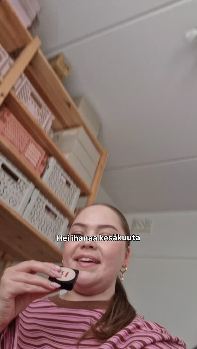 Kesäkuussa juhlitaan ROOSANin 6-vuotis synttäreitä! 🥳 Sen kunniaksi tässä kuussa tullaan saamaan joka viikko jotain uutta verkkokauppaan! Tilaamalla uutiskirjeen pääset kuulemaan aina ekojen joukossa, mitä uutta on tulossa.Uusi jakso Suunnitellaan yhdessä -sarjaa odottaisi julkaisua, haluaisitko nähdä sen jo heti huomenna? 🤭