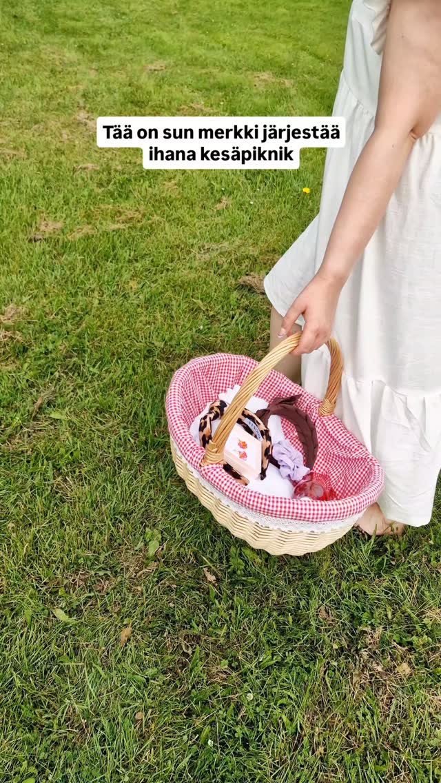 Tää on sun merkki järjestää ihana kesäpiknik 💖 Pakkaa mukaan sun lempiherkkuja, tuoreita marjoja ja kesän söpöimmät asusteet 🌸🦋🍒🌞🌿