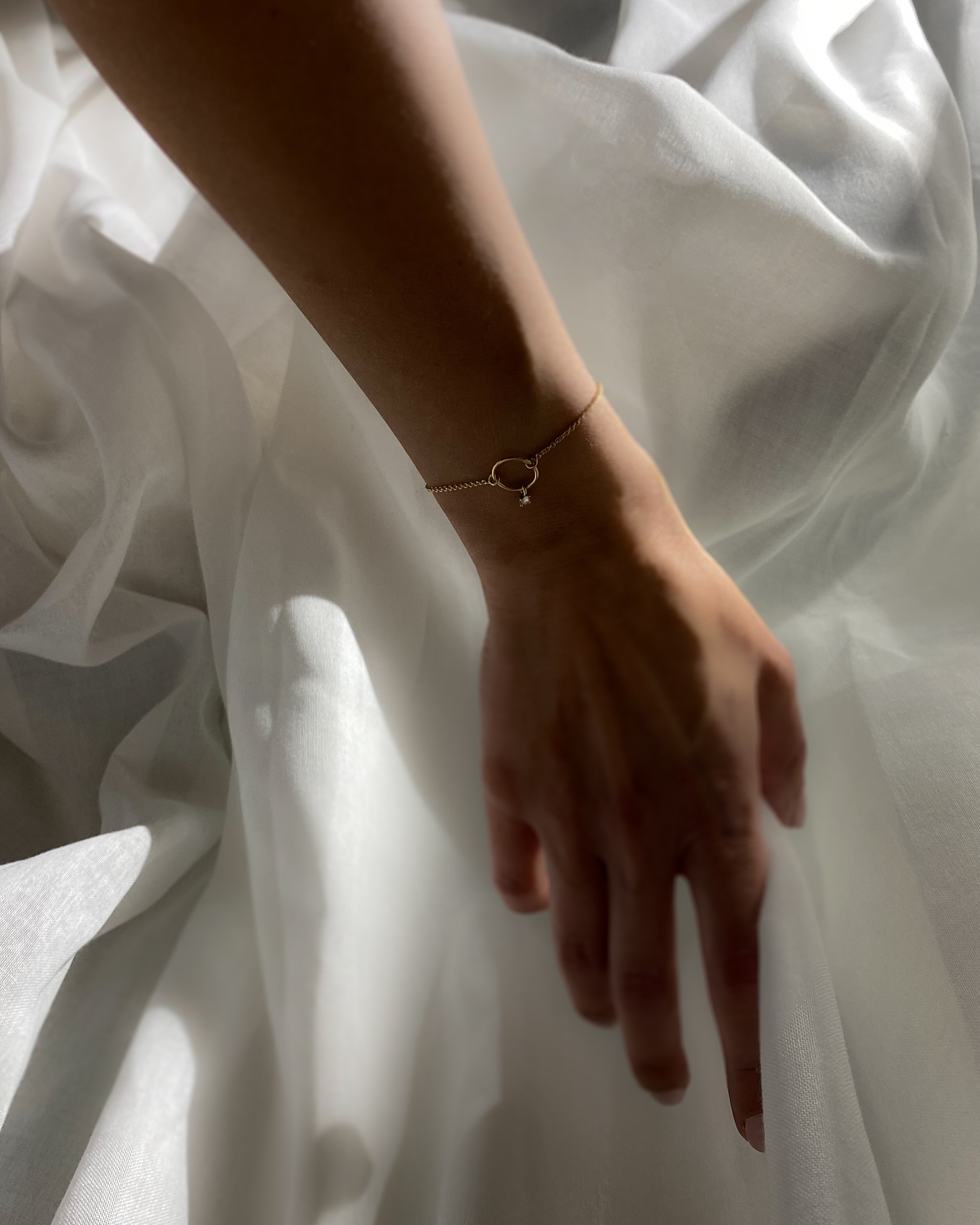 Juni bracelet 💛
18k guld & briljantslipad diamant 0,07ct WSI 💎
Månaden Juni är döpt efter gudinnan Juno i romersk mytologi. Juno var äktenskapet, barnafödande och kvinnornas beskyddare.
elinkarl.se