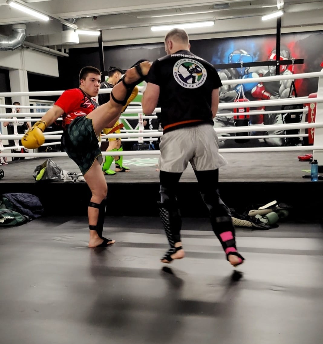 VIELÄ MAHTUU MUKAAN!⭐️ Kickboxing peruskurssi (k-15)
⭐️ 12.1.- 11.3.2026
⭐️ Treenit ma ja ke klo 18-19.10
⭐️ Hinta 149€ (voit maksaa myös liikuntaedulla)Harjoituksiin kuuluu muun muassa lihaskunnon ja kestovoiman parantamista, nopeusharjoitteita, lajivoiman kehittämistä, perustekniikkaa, paritekniikkaa, välineharjoittelua, otteluharjoituksia, nyrkkeilyharjoitteita ja venyttelyä.Kuntosalin käyttö kuuluu kurssin hintaan!Ilmoittautuminen ja lisätiedot: https://ssc.myclub.fi/flow/courses/public tai www.salini.fi ➡️ kamppailulajit ➡️ myClubLinkki myös profiilissa!#korso #vantaa #kickboxingtraining #kickboxing