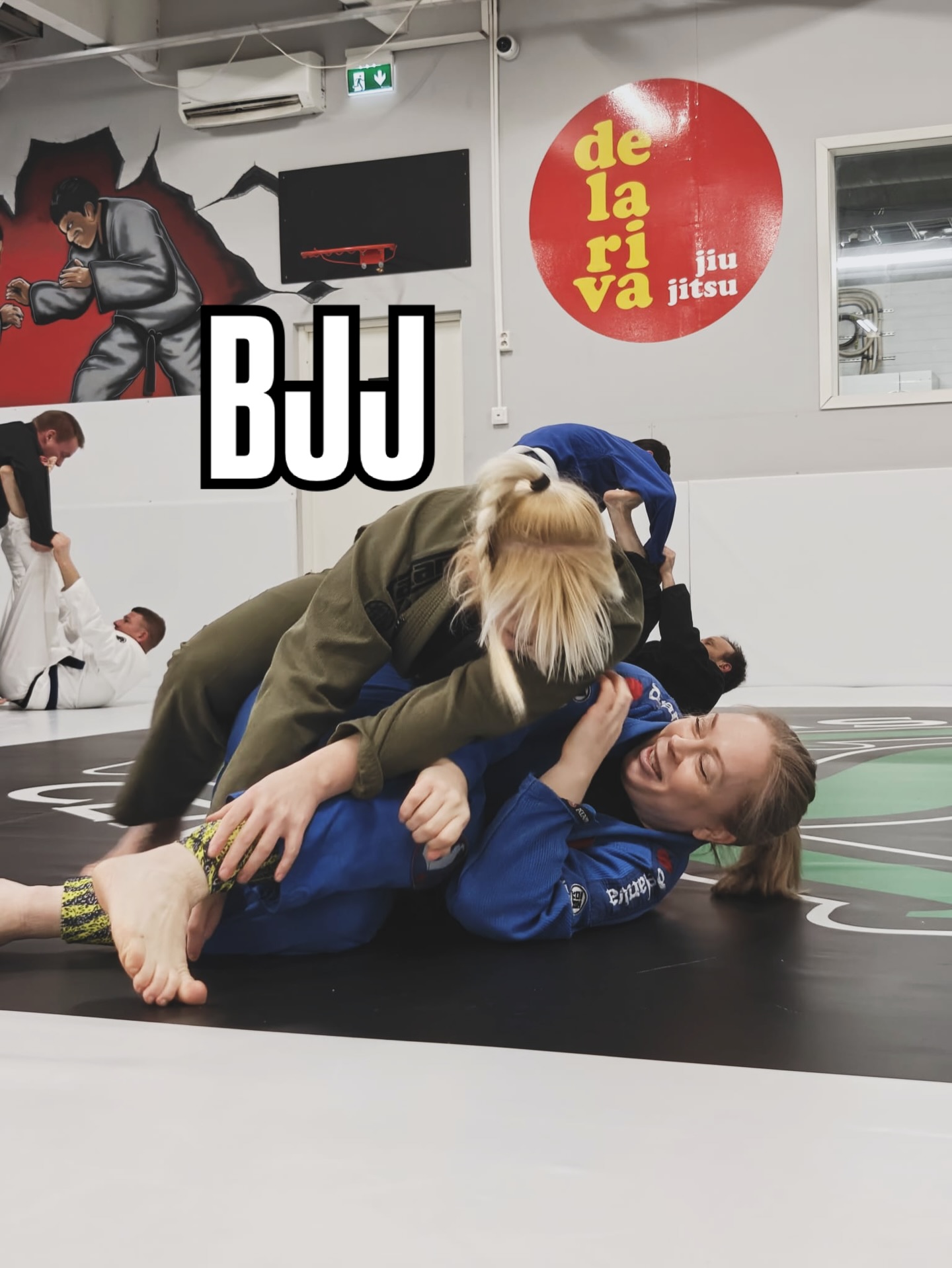 🥋Naisten oma BJJ & Itsepuolustuskurssi 13.1.- 13.3Treenit ovat tiistaisin klo 19-20 ja perjantaisin klo 18-19. Peruskurssin hintaan kuuluu myös kuntosalin käyttö kurssin ajan. Kurssilla opetellaan samat perusasiat kuin sekaryhmän BJJ peruskurssilla ja lisäksi opetellaan itsepuolustus tekniikoita ja tilanteita. Kurssi alkaa ihan perusteista, joten kokemusta lajista ei tarvitse ennestään olla.✅ Hinta 149€
✅ Kurssin ensimmäisille tunneille voi tulla tutustumaan kahden ensimmäisen viikon ajanKysyttävää? Laita meille viestiä: asiakaspalvelu@salini.fi#bjj #delarivajiujitsu #itsepuolustus