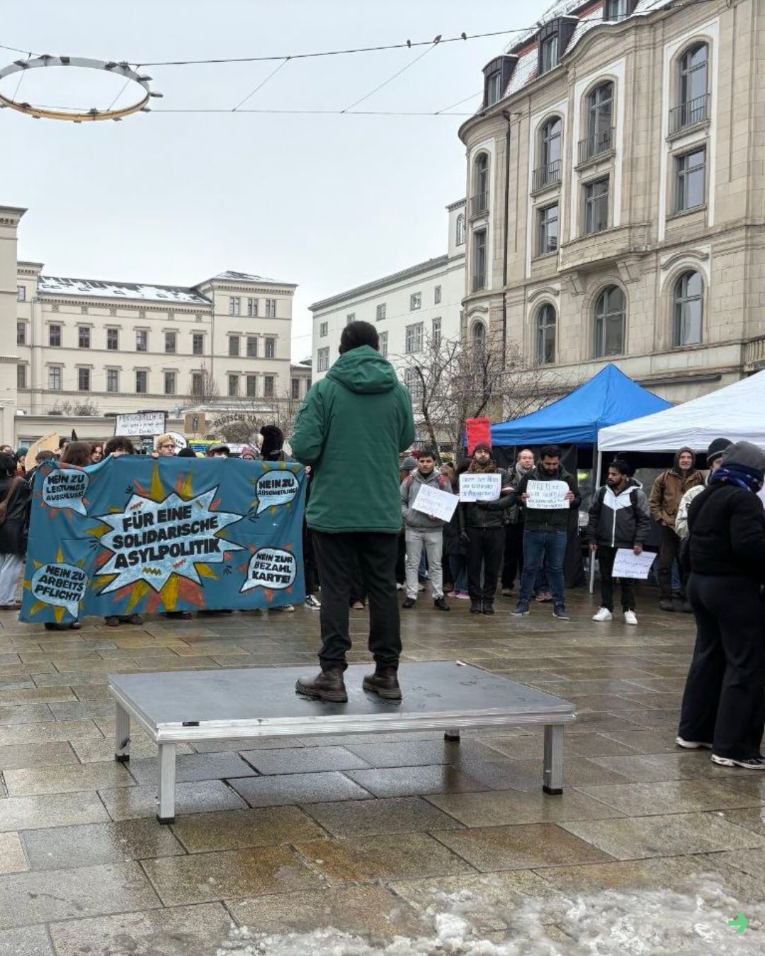 Gemeinsam laut für eine solidarische Asylpolitik. Niemand ist illegal. 📢🗣️
Letzte Woche waren wir auf der Demo: „Gemeinsam für eine solidarische Asylpolitik“. Wir stehen zusammen gegen Ausgrenzung und Entrechtung. Für eine Asylpolitik, die Menschen schützt statt sie zu bestrafen. Für Teilhabe, Würde und echte Solidarität. Unsere Stimmen sind laut – und wir werden nicht leiser, bis Gerechtigkeit Realität wird.
#asyl #asylpolitik #demo #demoday #erfurt