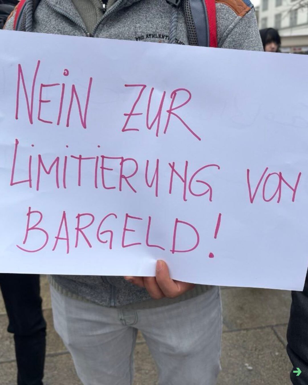 Gemeinsam laut für eine solidarische Asylpolitik. Niemand ist illegal. 📢🗣️
Letzte Woche waren wir auf der Demo: „Gemeinsam für eine solidarische Asylpolitik“. Wir stehen zusammen gegen Ausgrenzung und Entrechtung. Für eine Asylpolitik, die Menschen schützt statt sie zu bestrafen. Für Teilhabe, Würde und echte Solidarität. Unsere Stimmen sind laut – und wir werden nicht leiser, bis Gerechtigkeit Realität wird.
#asyl #asylpolitik #demo #demoday #erfurt