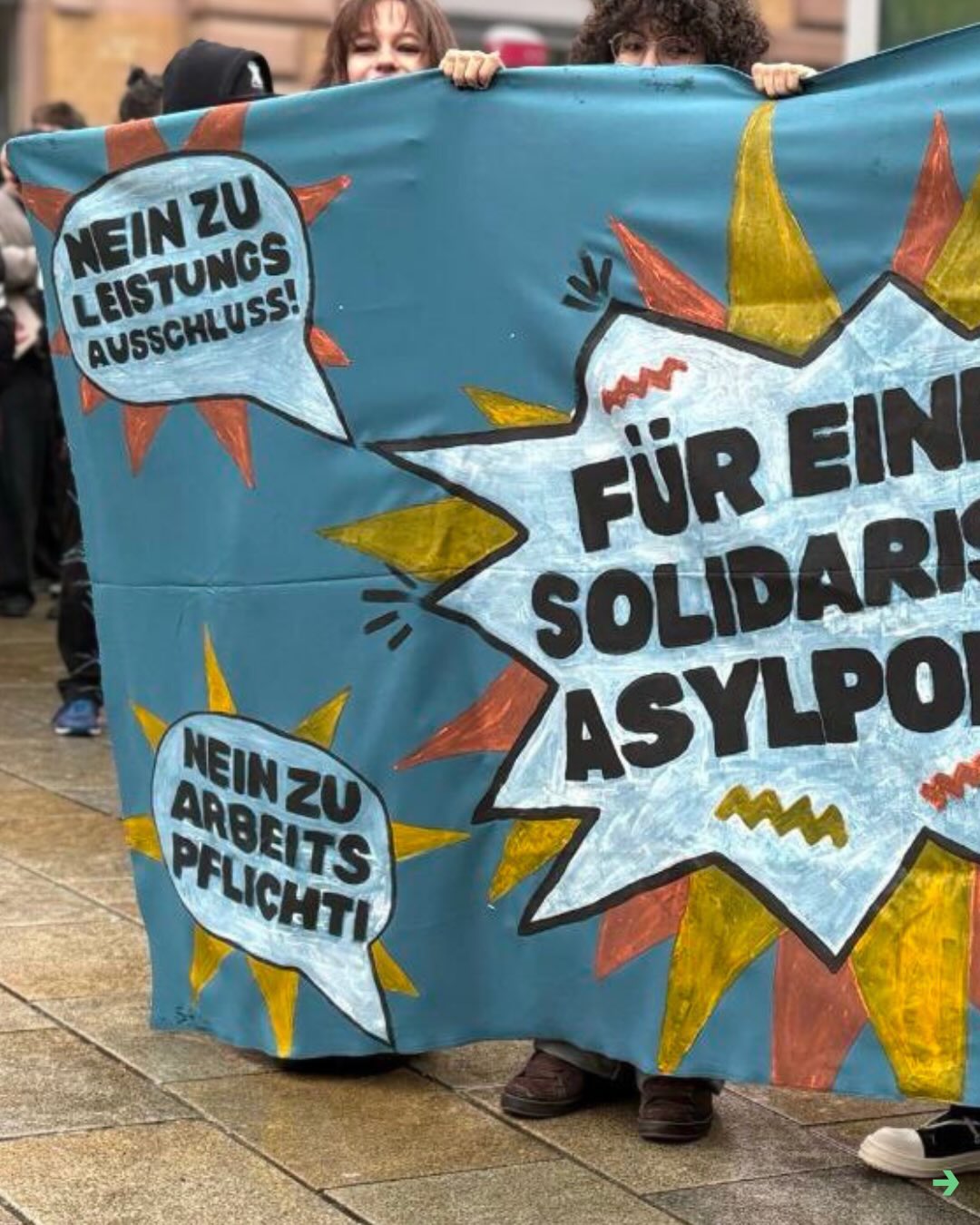 Gemeinsam laut für eine solidarische Asylpolitik. Niemand ist illegal. 📢🗣️
Letzte Woche waren wir auf der Demo: „Gemeinsam für eine solidarische Asylpolitik“. Wir stehen zusammen gegen Ausgrenzung und Entrechtung. Für eine Asylpolitik, die Menschen schützt statt sie zu bestrafen. Für Teilhabe, Würde und echte Solidarität. Unsere Stimmen sind laut – und wir werden nicht leiser, bis Gerechtigkeit Realität wird.
#asyl #asylpolitik #demo #demoday #erfurt