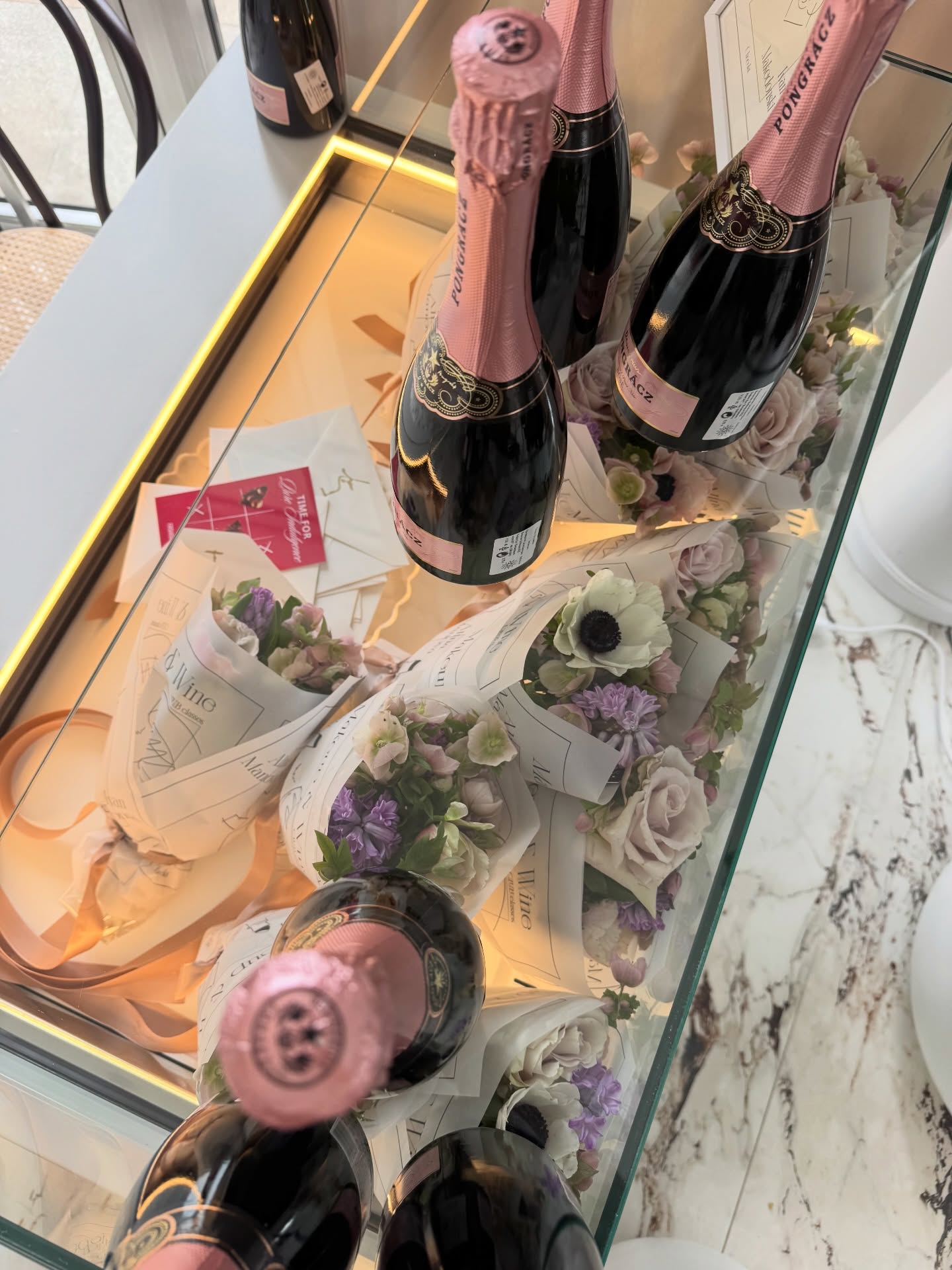 Chocolat 🍫
* MAKEUP & WINE CLUB *
Всичко любимо на едно място!