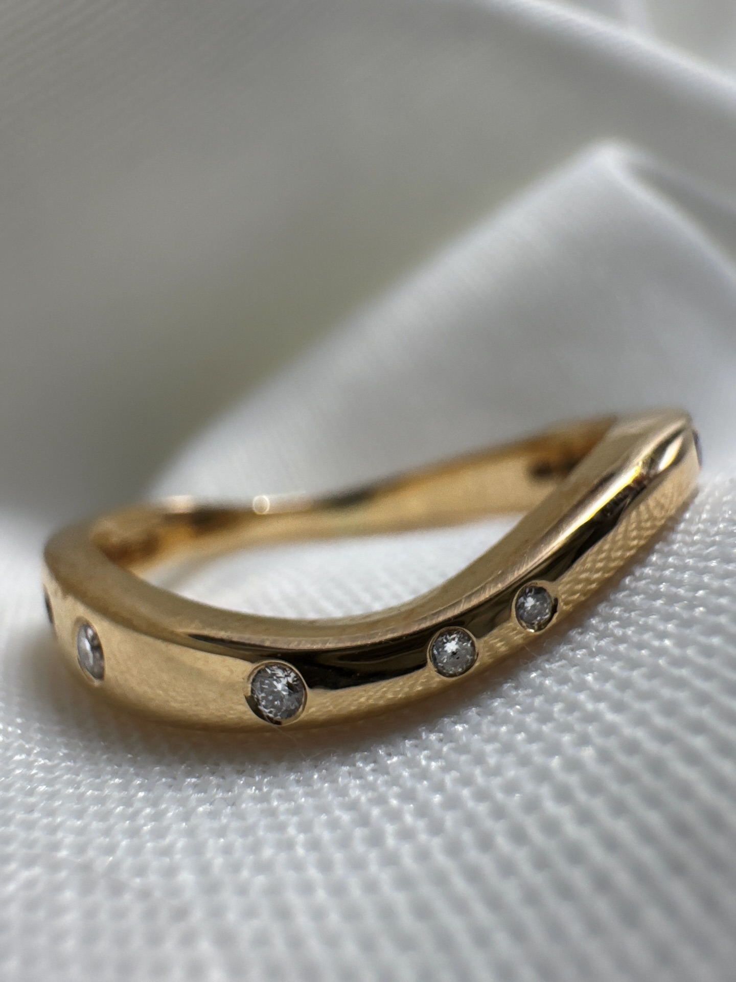 Adora petite ring i 18k rödguld med tillval.💎
Otroligt fin 💫
#svenskthantverk #smycken #guldring #byelinkarl