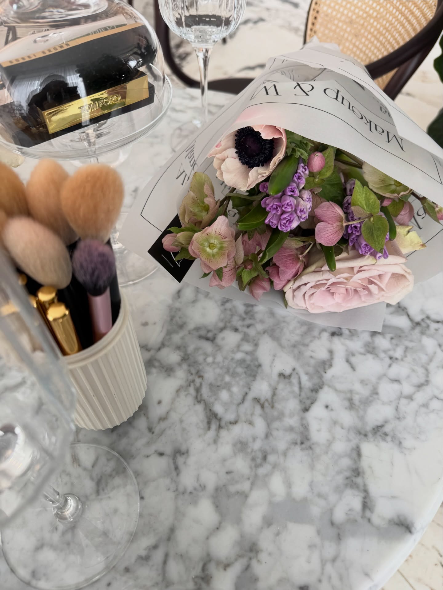 Chocolat 🍫
* MAKEUP & WINE CLUB *
Всичко любимо на едно място!