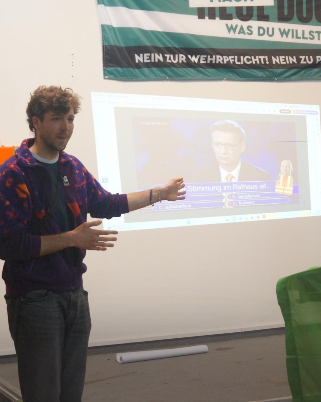 Danke an alle, die bei unserer Mitgliederversammlung dabei waren und mitgestaltet haben!💚
Auf Tagesordnung stand nicht nur die Wahl des Vorstands, sondern auch verschiedene Berichte.
Danke an @jasperrobeck für sein Quiz🧐und dem Bericht aus dem Stadtrat.🏛️
Wir freuen uns auf die kommende Amtszeit!
#vorstand #vorstandswahl #mitgliederversammlung #grüneerfurt #erfurt