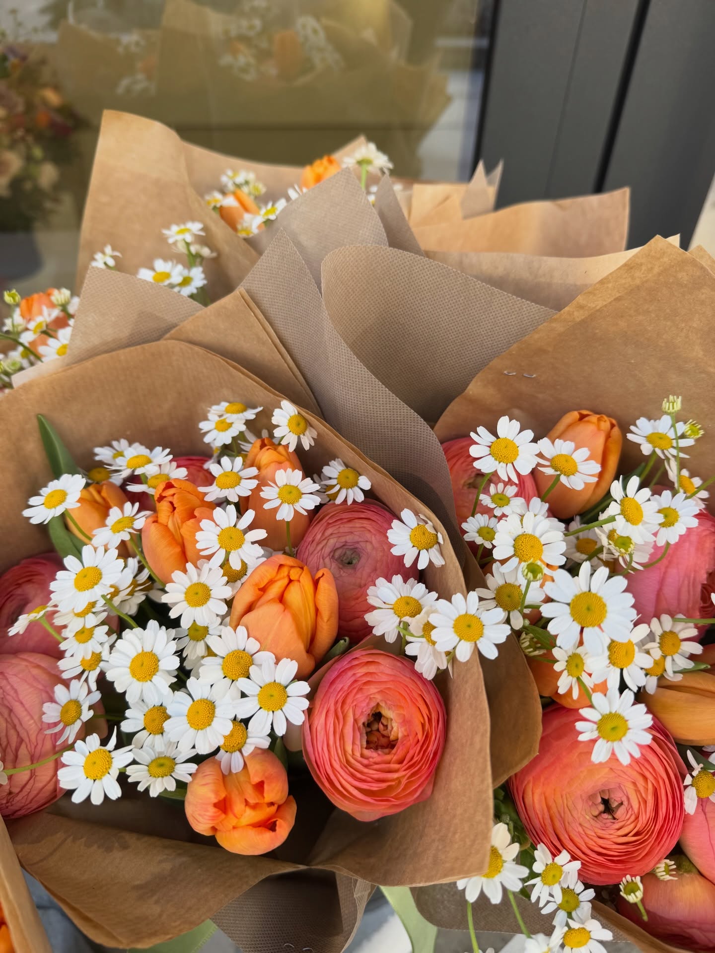 🌸 Благодарим ви! 🌸
Благодарим на тези, които за поредна година ни се довериха, на онези които не ни избраха, както и на всички нови хора, избрали да ни посетят в бутика ни. Бяха шеметни 5 дни и сме щастливи и благодарни, че бяхме с вас и сбъднахме желания.
Обществото ни тук и на живо расте, усмивките са огромни, а ние повече от благодарни! 🌸