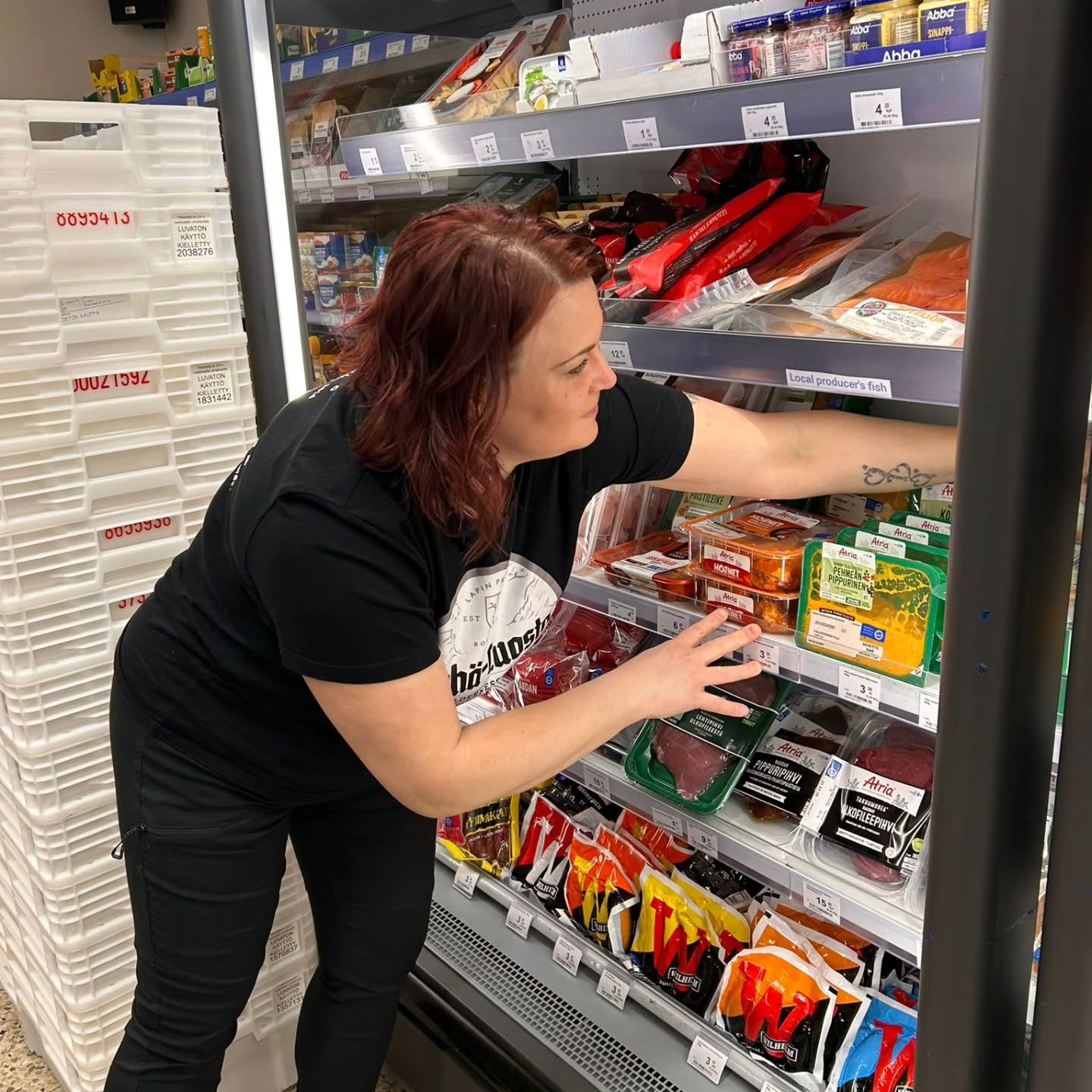 Kaupalla on pian hyllyt täynnä tavaraa viikonloppua varten. Vaikka keli ei suosi meitä tänään, kauppa on avoinna jokatapauksessa! Tervetuloa ostoksille😁
Olemme avoinna seuraavasti:
MA-LA 9-19
SU 10-19