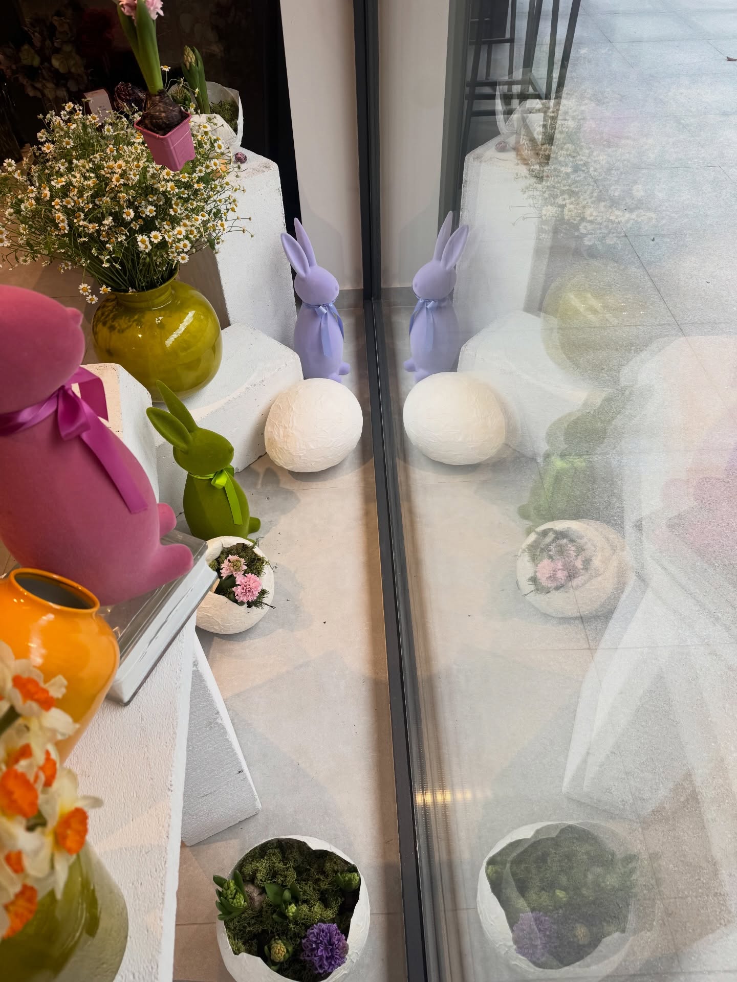 Великденско ни е! 🌸
Тази седмица работим до четвъртък /9.04/включително. И ще отворим врати отново на 14.04/вторник/.
Прекрасна седмица, приятели! 🐣