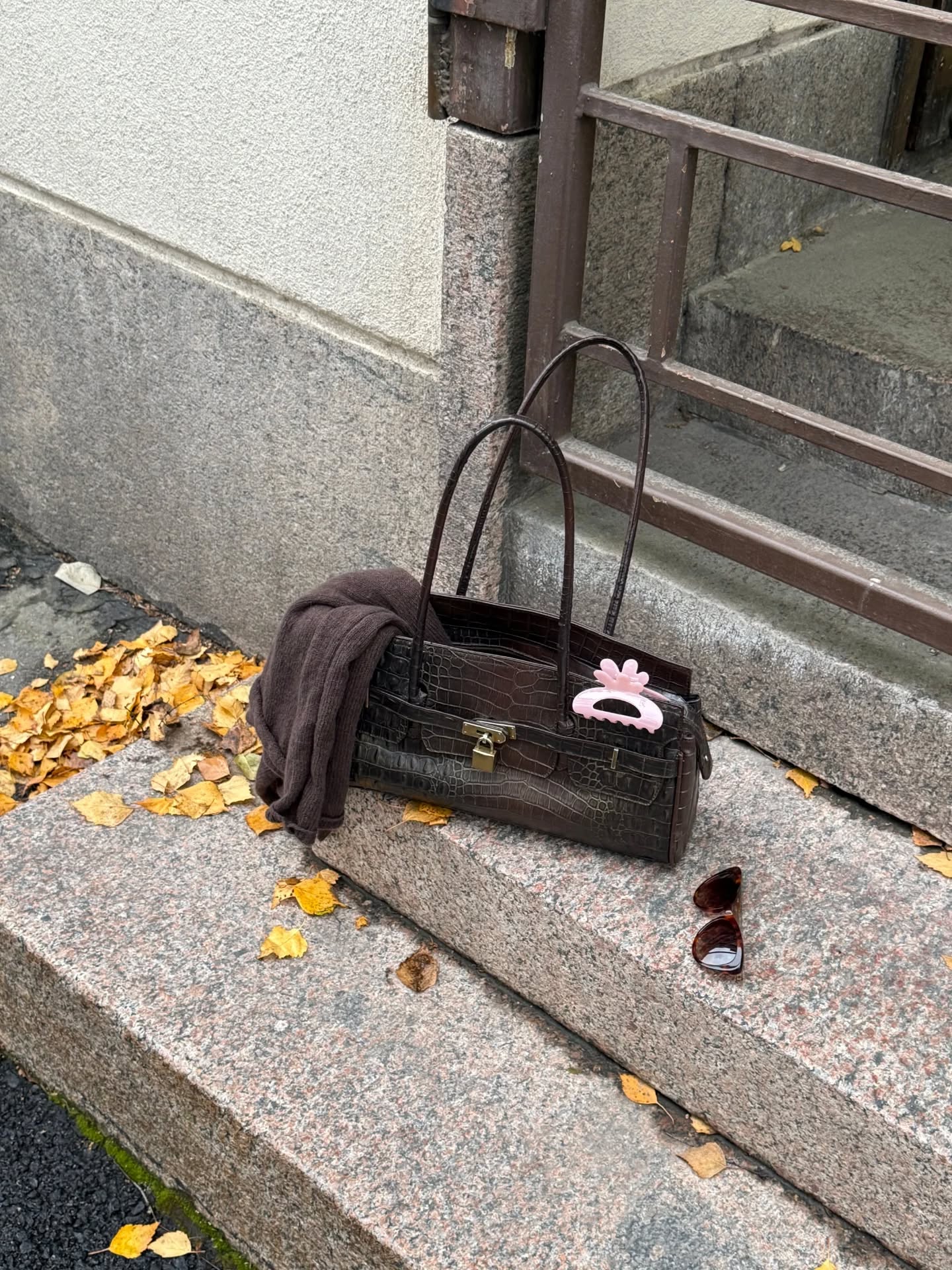 Kuun vaihteessa mun tuotteita tulee löytymään jopa kolmelta uudelta jälleenmyyjältä! 😍Oulun Zeppeliniin aukeaa 30.4. @messumakers
KevätShoppi, joka on avoinna 31.5. saakka. 💖 Loput kaksi uutta jälleenmyyjää tuun paljastamaan ensi viikolla!Nyt kun verkkokaupan uudistukset saatiin maaliin ja pois alta, pääsen taas keskittymään kunnolla tuotteiden tekoon. Loppuviikko meneekin tiukasti hiuspantojen teossa! 😍 Ja hei tämän viikon aikana tulossa vielä eka varsinainen jakso Suunnitellaan yhdessä -sarjaa, jossa hypätään heti syvään päätyyn! 🤭