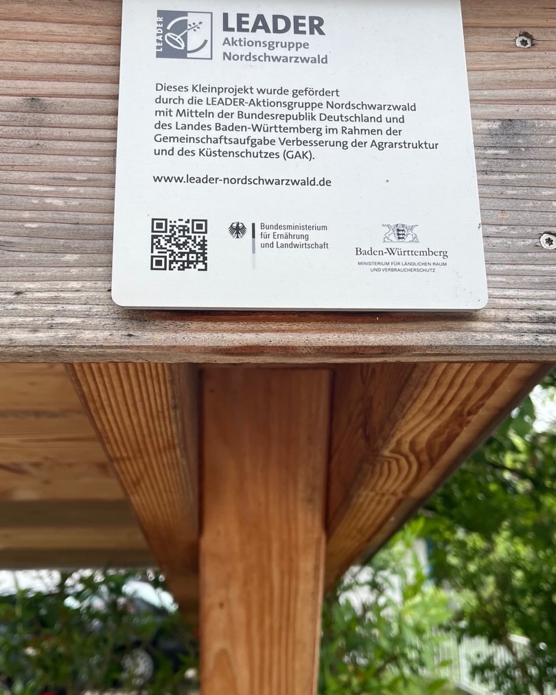Vor Jahren haben wir genau das beantragt. Warum geht in Baiersbronn, Baden-Württemberg, was bie uns die Bedenkenträger abgelehnt haben?
Hier sogar gefördert durch ein Leaderprojekt vom Land und der Stadt. 💚👍🏻
#gruene #ritterhude #mitfahrerbank