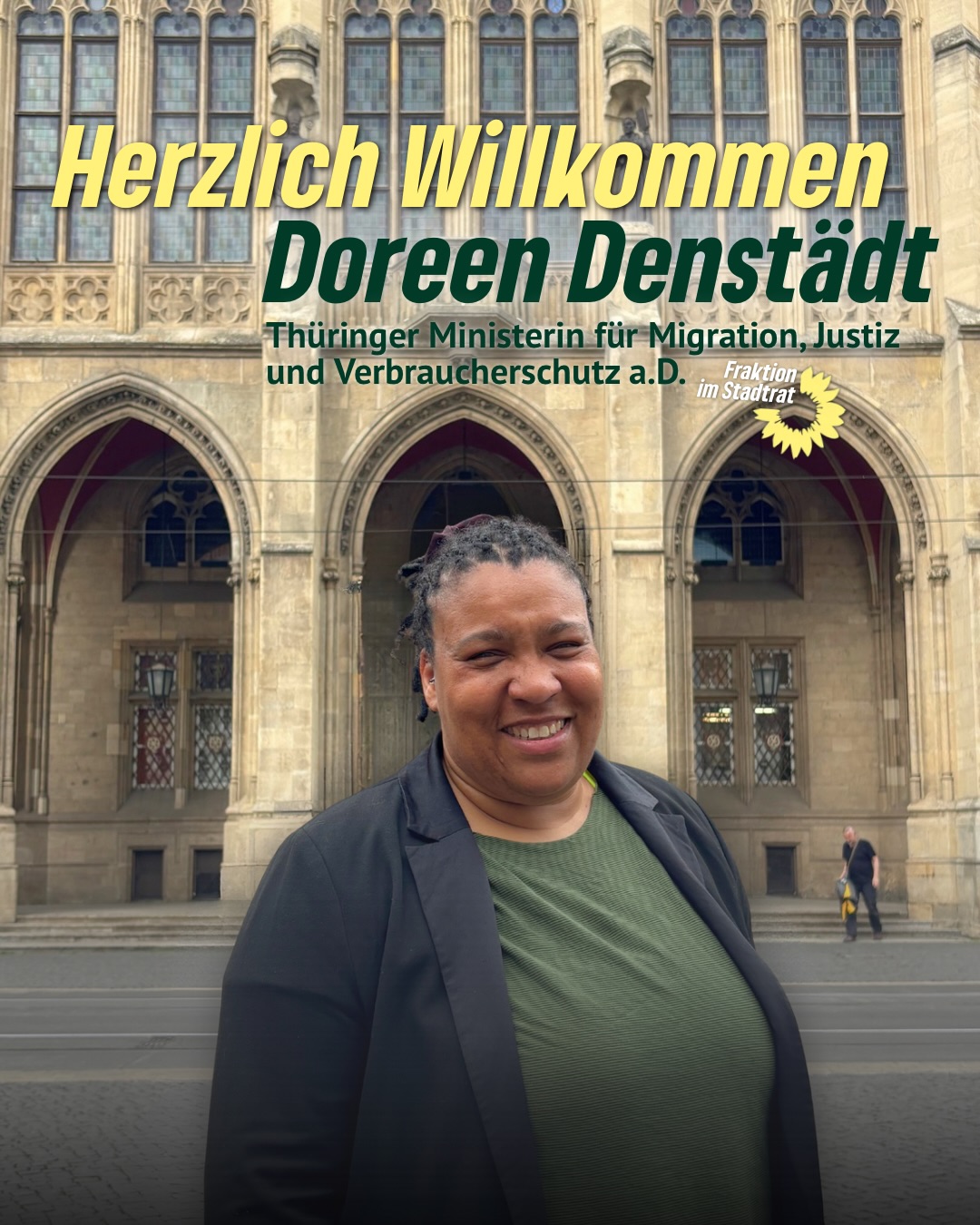 Danke, Laura. Willkommen, Doreen. 💚
Laura Wahl hat ihr Mandat als Stadträtin in Erfurt aus persönlichen Gründen niedergelegt. Wir danken ihr von Herzen für ihren langjährigen Einsatz für unsere Stadt – besonders für ihr Engagement in den Bereichen Stadtentwicklung, Klimaschutz und Verkehrswende. Sie hat unsere Fraktion über viele Jahre geprägt und wichtige Impulse für ein modernes, soziales und ökologisches Erfurt gesetzt.
Gleichzeitig freuen wir uns sehr, Doreen Denstädt als neue Stadträtin begrüßen zu dürfen. Mit ihrer Erfahrung und Kompetenz sowie ihrem Ehrenamt im OSOE wird sie unsere Arbeit künftig besonders in den Bereichen Ordnung, Sicherheit, Ortsteile und Finanzen verstärken.
Danke, Laura – und herzlich willkommen, Doreen! 💚 #erfurt #stadtrat #grüneerfurt