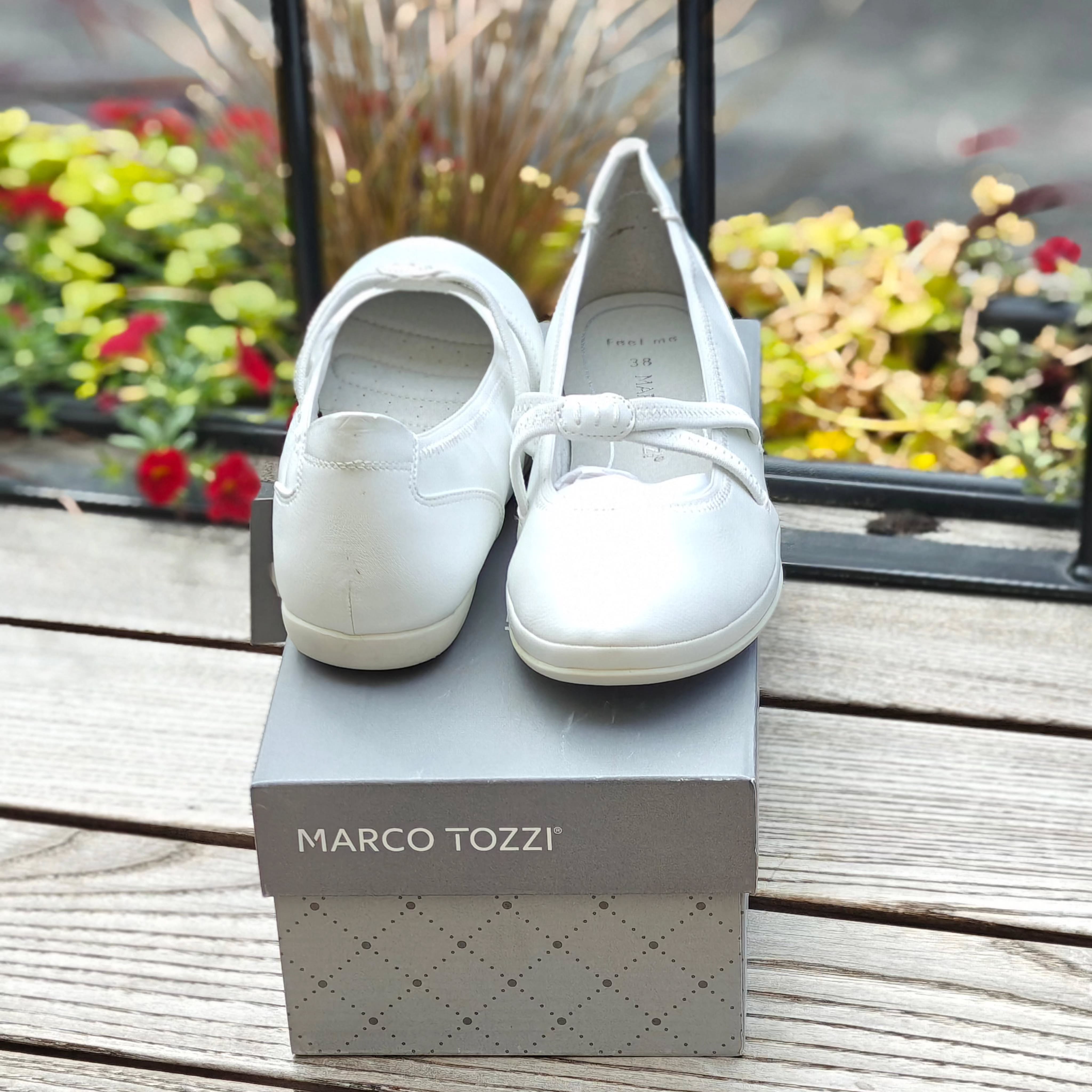 Marco Tozzi keinonahkaiset remmiballerinat ovat käyttämättömät, kuten niin monet meillä ovat. Koko 38 ja hinta 24,-
#marcotozzi #ballerinat #neverused #secondhand #varausonostopäätös