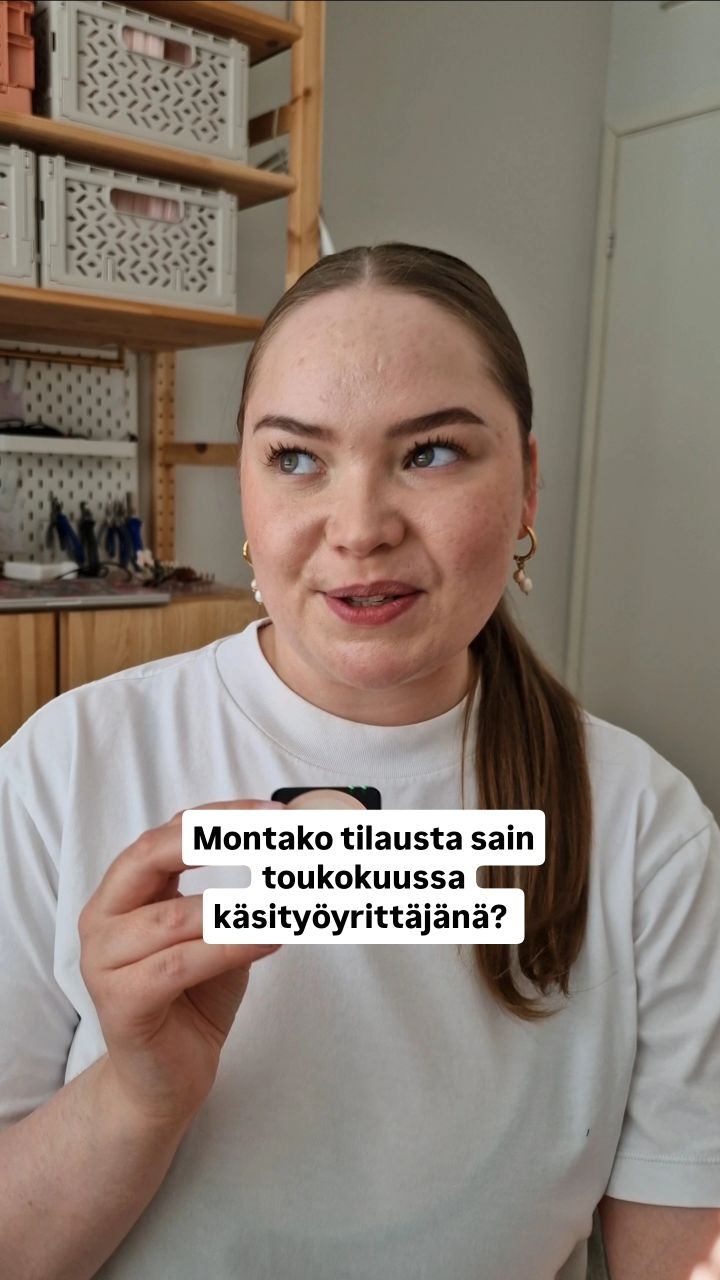 Montako tilausta sain toukokuussa käsityöyrittäjänä? 🤔 Videolla kerron miten mun toukokuu meni tilausten osalta! En voi taas kun vaan kiittää ihan jokaista, joka on halunnut tehdä tilauksen mun verkkokaupasta! ❤️