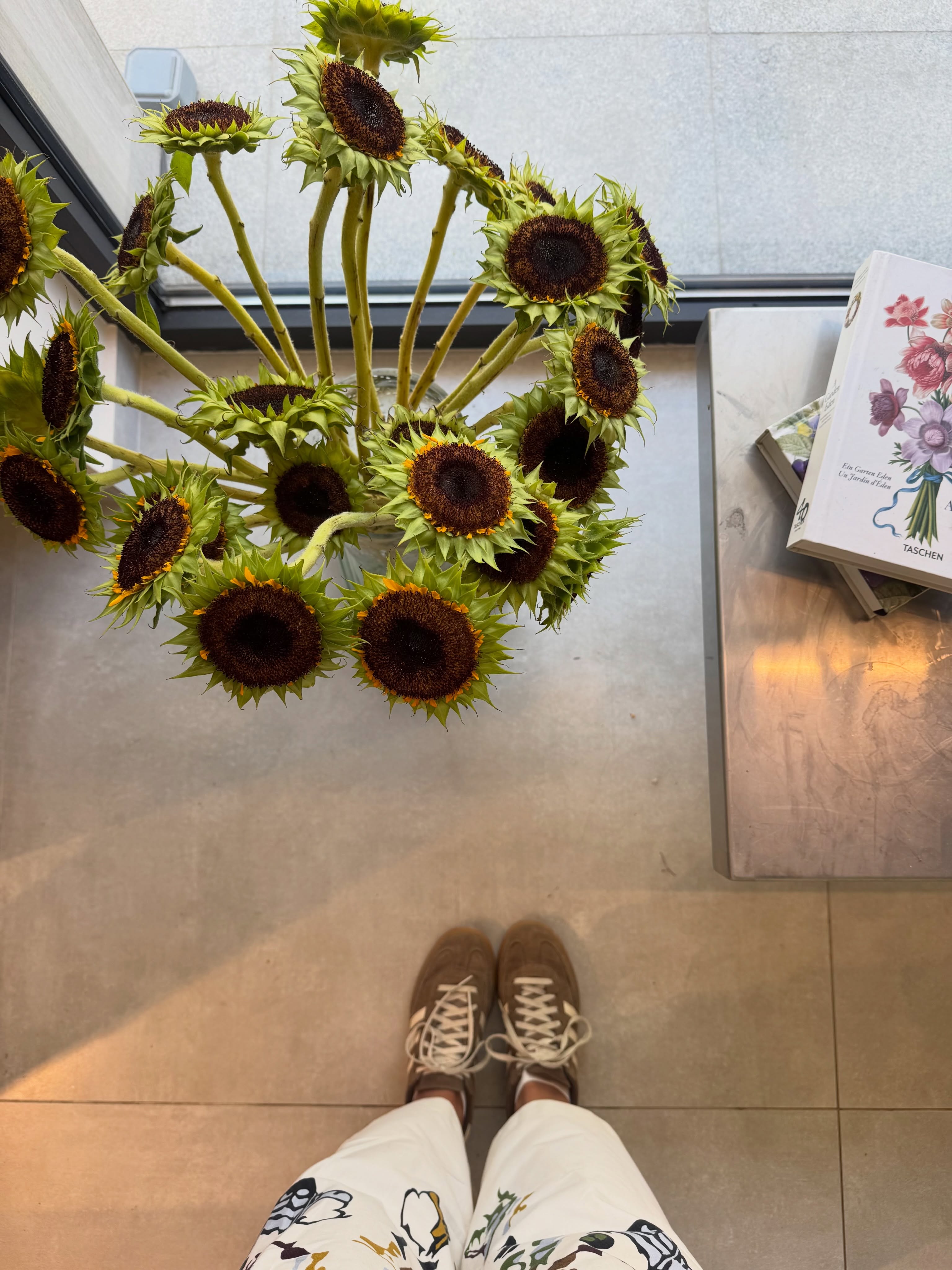Прекрасна седмица, приятели! 🌻
В сезона на слънчогледите напомняме да не забравяте SPF и вода, че температурите навън не прощават!
А за цветните ви желания, знаете къде сме! 🌅
#lussobyborisovi #flowers