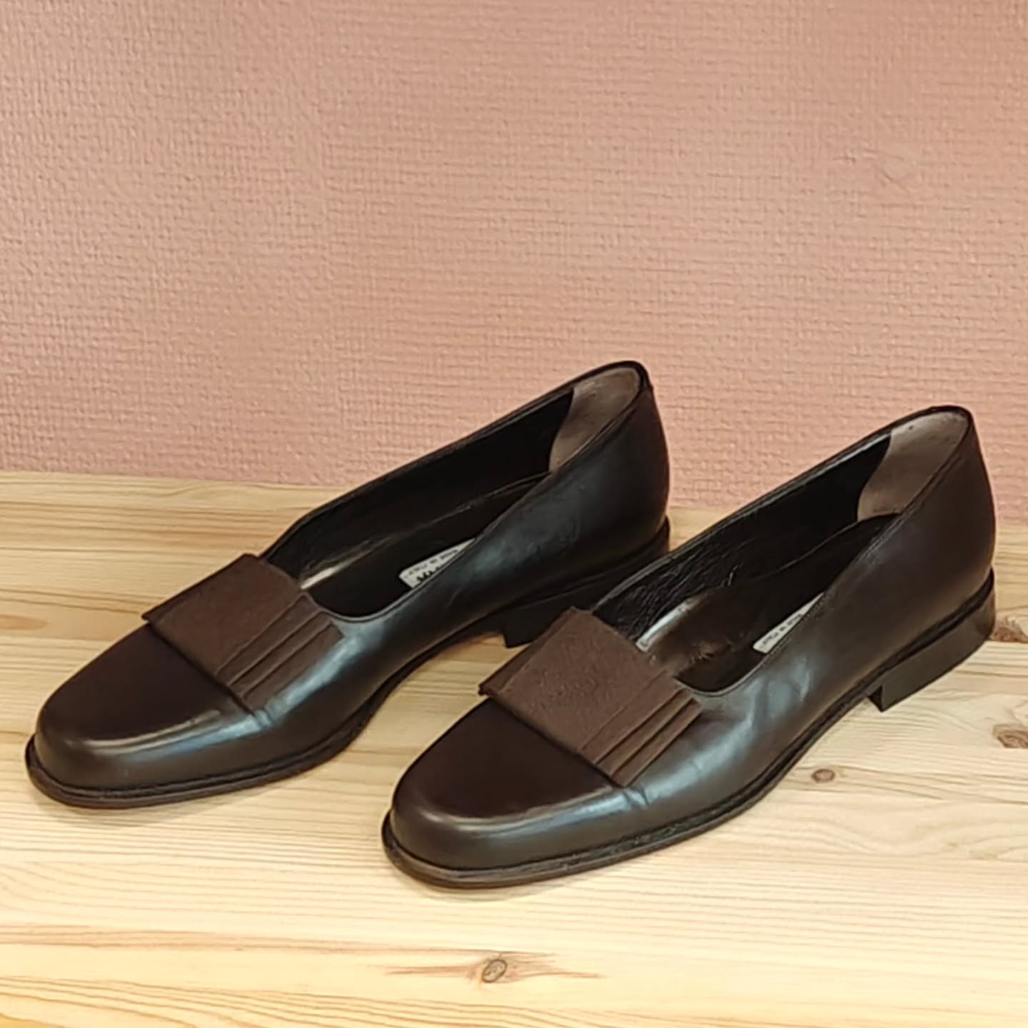 Donna Carolina italialaiset täysnahkaiset käyttämättömät kengät koko 39, 55,-
#donnacarolina #nahkakengät #neverused #secondhand #varausonostopäätös