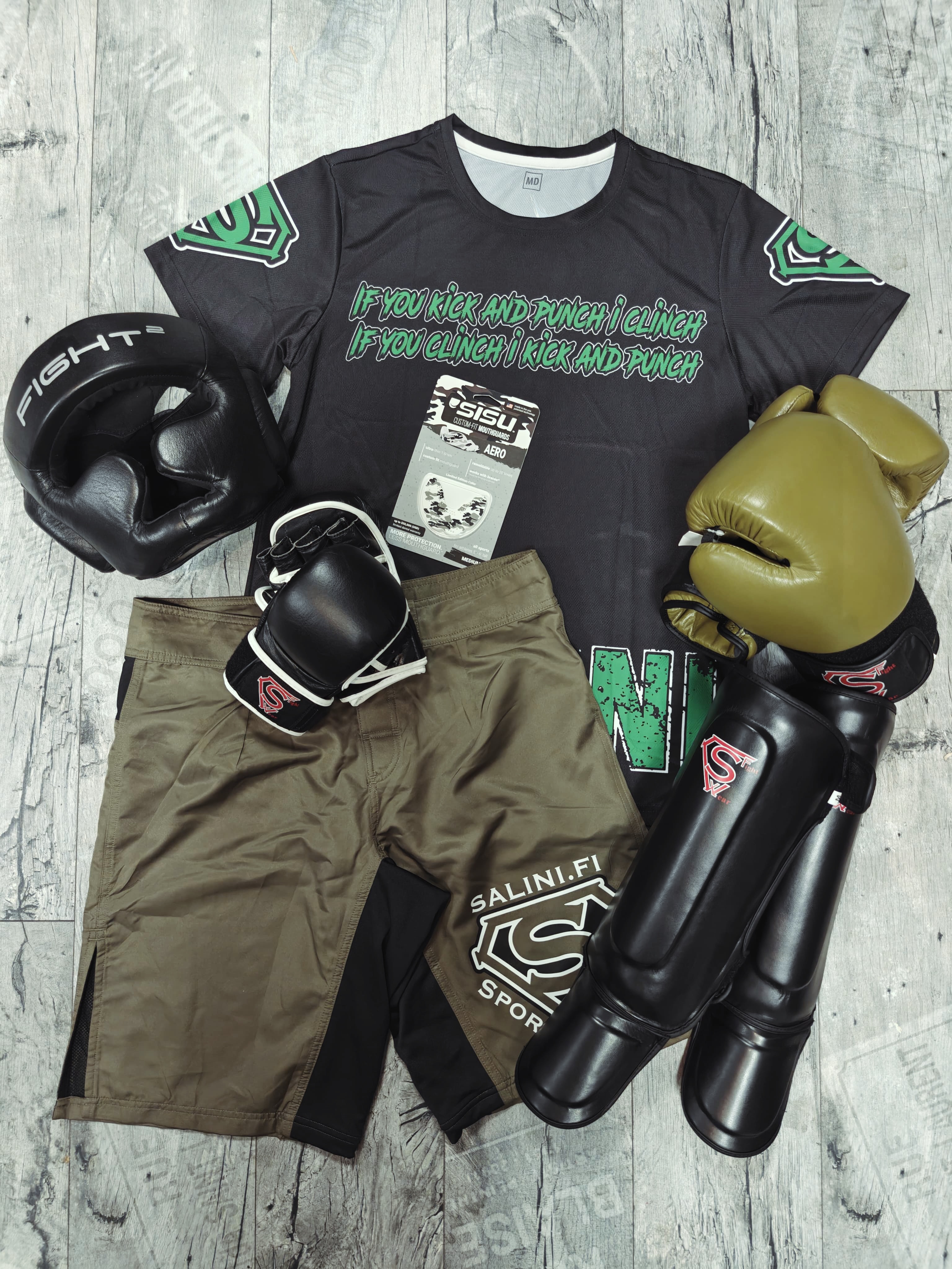 MMA harrastaja 🔥Tarvitset MMA-hanskat, hammassuojat, nyrkkeilyhanskat, säärisuojat. Sparrikypärän voi ostaa kurssin edetessä, ensimmäisille tunneille sitä ei vielä tarvitse.Vaatteiksi t-paita/ treenipaita ja shortsit ilman taskuja/ vetoketjuja.Tunnille mukaan vesipullo, korut, kellot ja hajuvedet pois treenien ajaksi.✅ Ensimmäiset tunnit pärjää liikunnallisilla vaatteilla joissa ei ole taskuja tai vetoketjuja.Lajikohtaiset vaatteet ja varusteet voit hankkia Salini Shopista ma / to klo 17-20🔥 Vapaaottelun peruskurssi (K-15) 18.8.-9.10.26#mma #korso #vantaa