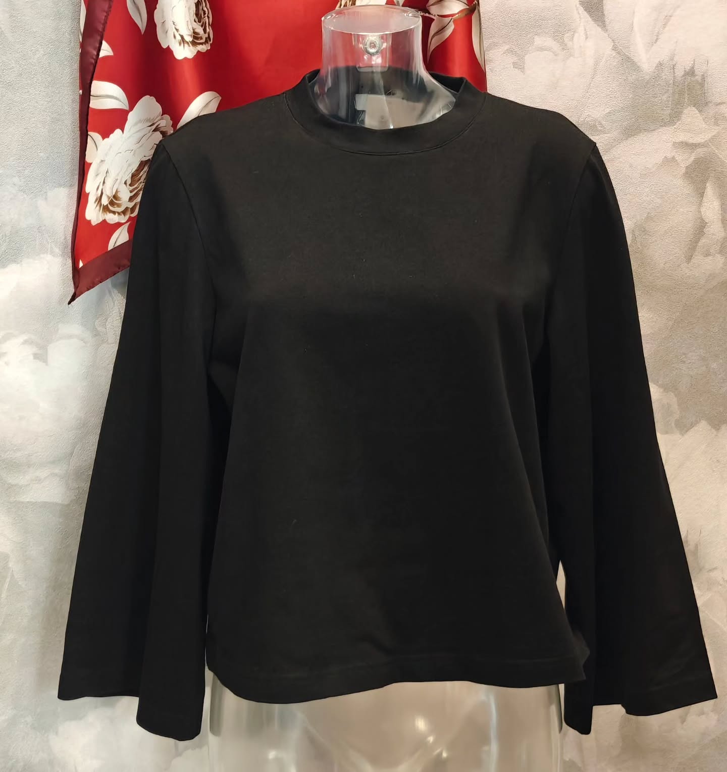COS pusero tukevaa puuvillaa, levenevät hihat, koko M, kai - kai 54 cm, 35,-
#cos #pusero #secondhand #varausonostopäätös #piipahtajatpoimii
