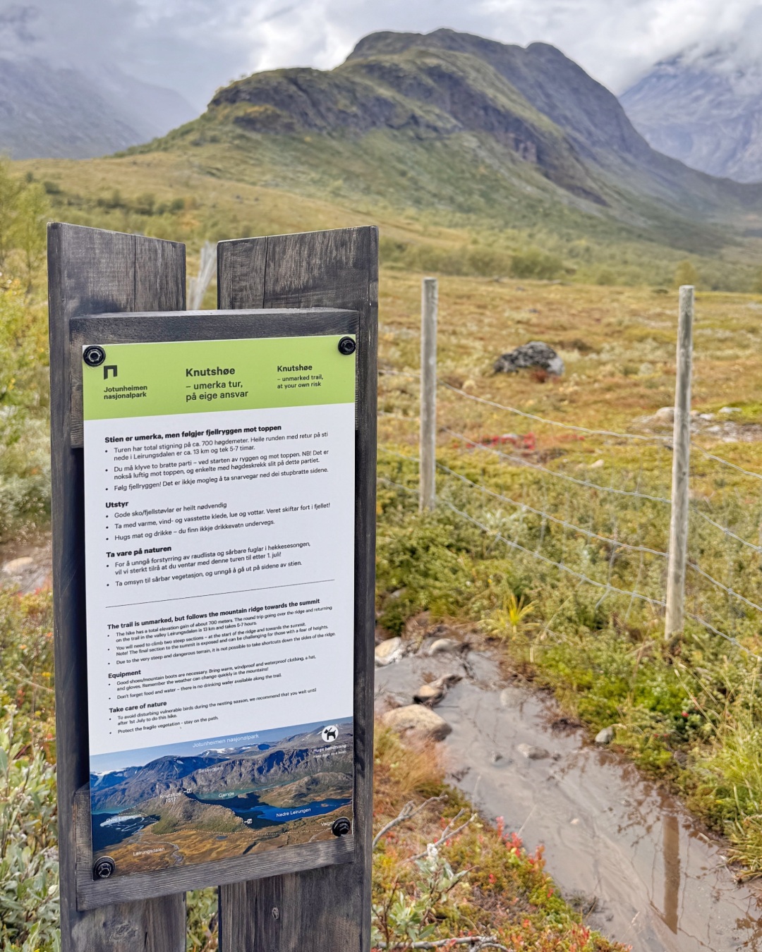 The Most Colourful Time of Year Is Almost Here 🍂
Few places are more beautiful than Jotunheimen when the landscape turns red, orange and gold.
These photos are from Knutshøe—a wonderful hike with wide views across the mountains.
Autumn is a wonderful time to explore Jotunheimen, whether you prefer a day hike, a multi-day adventure between mountain lodges or a cycling trip surrounded by colourful scenery.