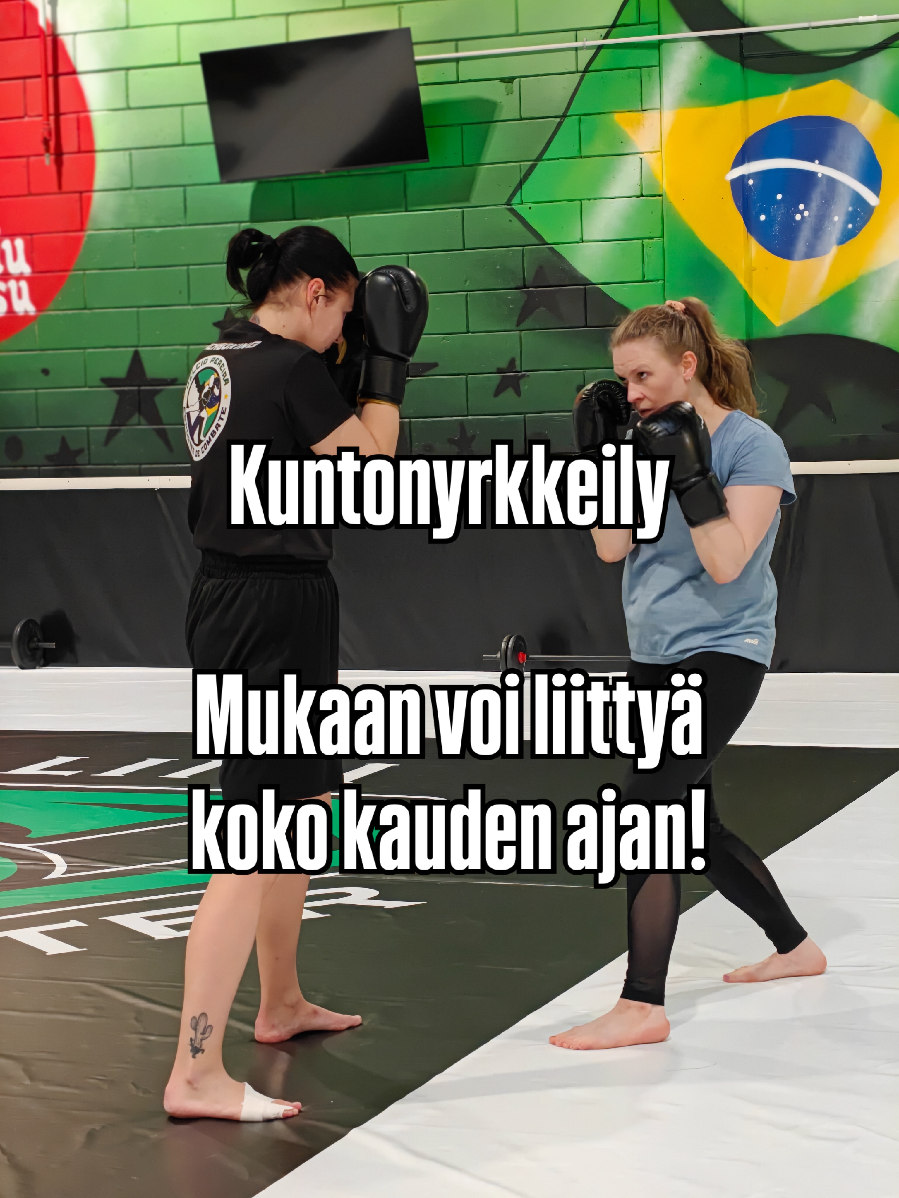 Kuntonyrkkeily 🥊🔥Tunnit sopivat niin miehille kuin naisillekin, etkä tarvitse aiempaa kokemusta. Kuntonyrkkeilyssä syke nousee ja kalorit palavat hyvässä ja innostavassa ilmapiirissä!Kuntonyrkkeily sopii kaikille, jotka haluavat nostaa kuntoaan monipuolisesti. Tunneilla opitaan lyömään, väistämään ja liikkumaan. Hikitakuu! 🥵✅ Keskiviikkoisin klo 19.15-20.20 ja lauantaisin klo 12-13✅ Hinta 62,90 €/ kk sisältää kuntosalin käytönOsta verkkokaupasta tai shopista (shop auki ma ja to klo 17-20) Shopista saat samalla hankittua myös nyrkkeilyhanskat.#kuntonyrkkeily #fitnessboxing #korso #vantaa